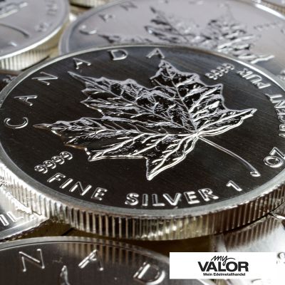 Eine Silbermünze mit dem kanadischen Ahornblatt als zentrales Motiv.