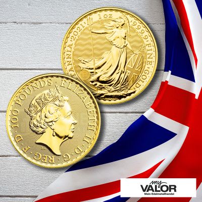 Zwei Goldmünzen mit der britischen „Britannia“-Figur auf der Vorderseite und dem Porträt von Königin Elizabeth II. auf der Rückseite. Im Hintergrund ist die Flagge des Vereinigten Königreichs sichtbar.