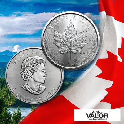Zwei Silbermünzen mit dem Porträt von Königin Elizabeth II. auf der Vorderseite und einem Ahornblatt auf der Rückseite. Im Hintergrund ist die kanadische Flagge zu sehen.
